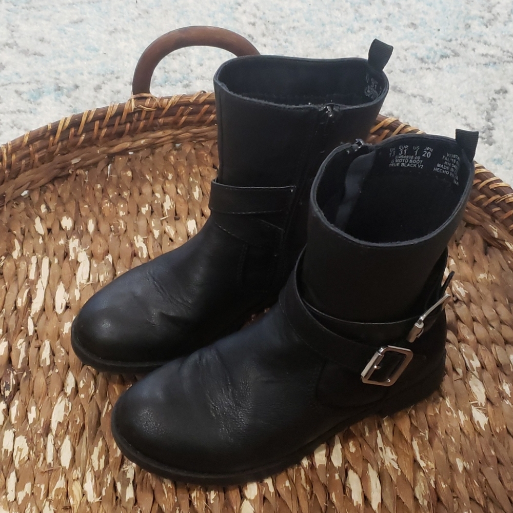 SALE Gap boots with buckle on the side size 1